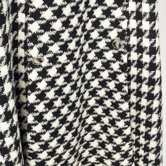 Chanel AW/19 Runway White & Black Houndstooth Wool-Tweed Coat - Picture 11 of 16
